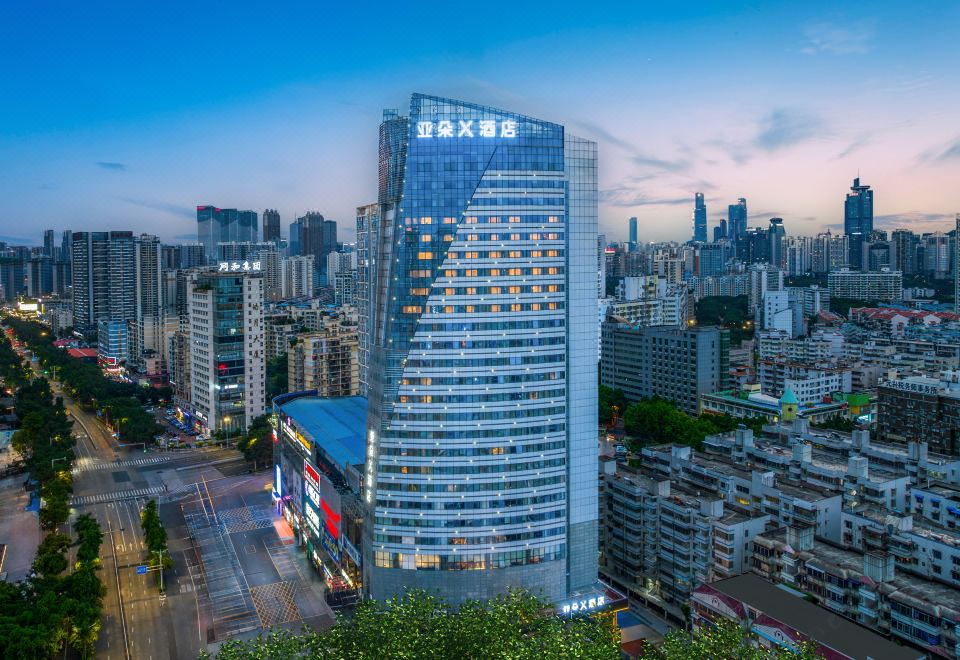 南宁东葛路地铁站亚朵X酒店外景图