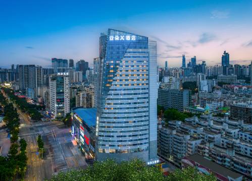 南宁青秀东葛路地铁站亚朵X酒店