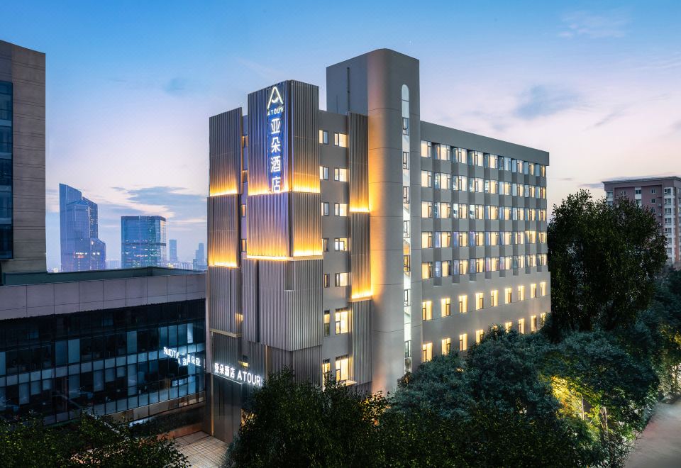 成都四川大学科华北路亚朵酒店外景图