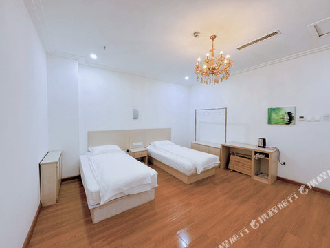 诚瑞宾馆(大石头火车站店)