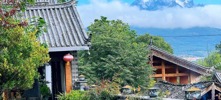 丽江青松岭·傍山湖畔·雪山观景园林度假庭院图片