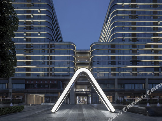 上海虹桥中心爱琴海亚朵S酒店