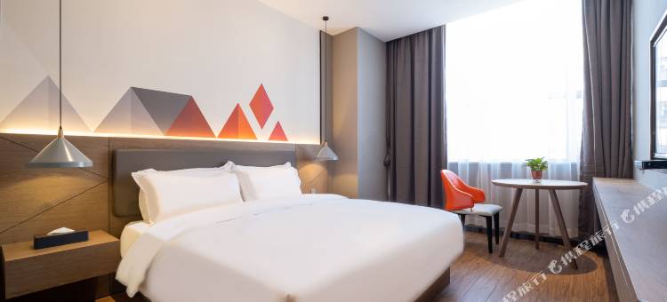 柏曼酒店(中山古镇华艺广场轻轨站店)图片