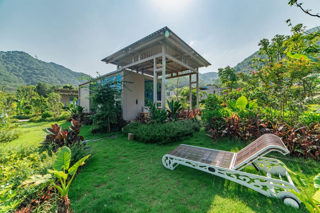 「与山风为伴，枕星星入眠」999元抢清远大角禾场生态度假村，住海后船屋-私汤星空房+双人早餐+萌宠互动/农场观光/射箭，可免费参加园区举办的 ...