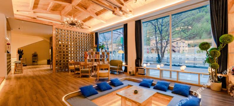 芸途·孚山美宿(四姑娘山长坪沟景区店)图片