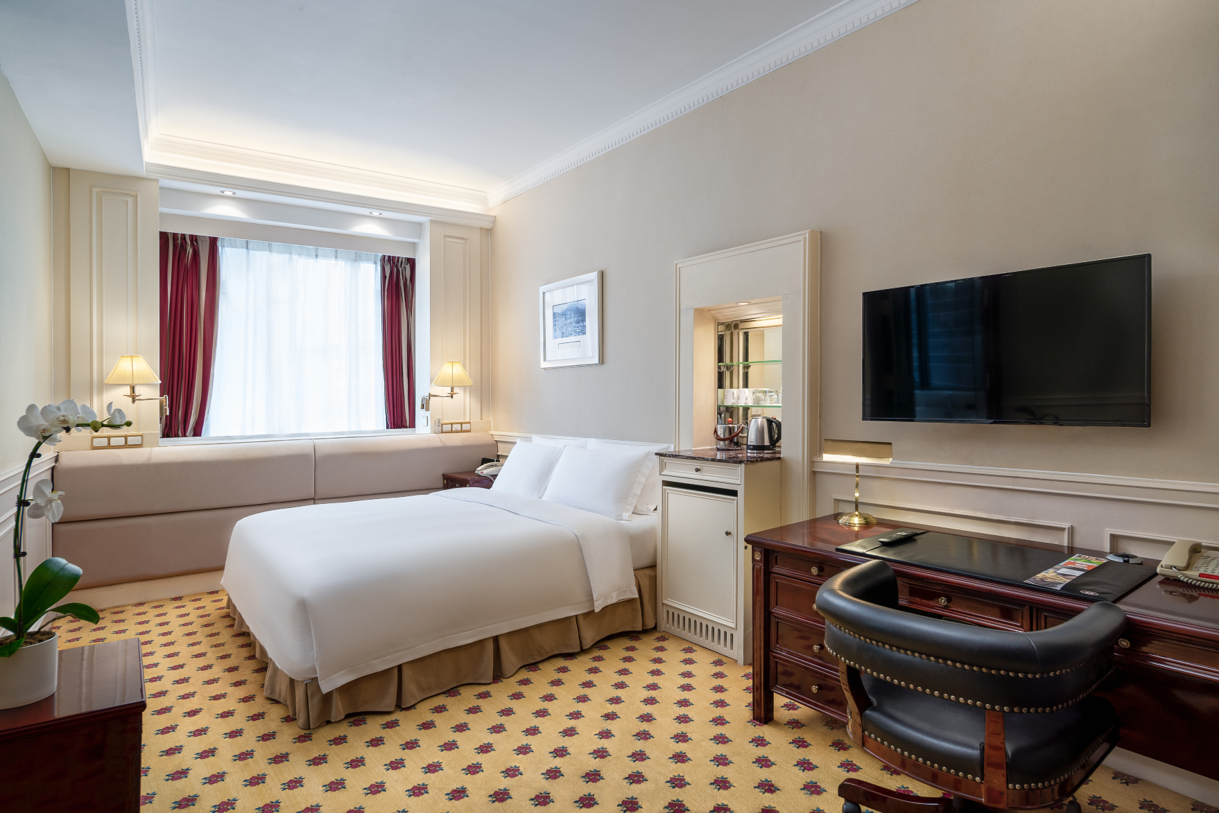 Crowne Plaza Hotel & Suites Landmark ShenzhenHotel Overview