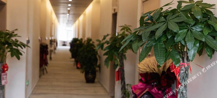 营山新煌城酒店(营山站白塔公园店)图片