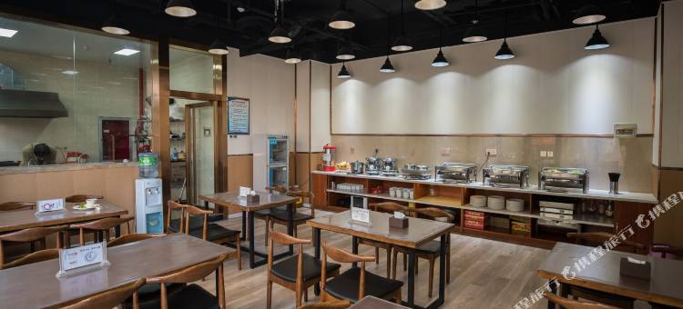 丰岸假日酒店(商洛山阳华龙车站人民广场店)图片