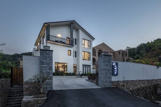 莫干山青畔山居民宿(庾村广场店)