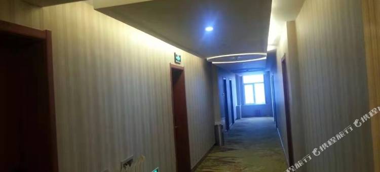 苏尼特右旗汇丰假日酒店图片