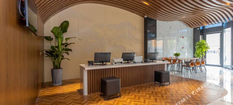 白玉兰酒店(日照站海滨五路店)图片