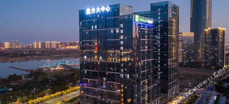 南昌方大智选假日酒店(红谷滩南昌舰主题公园店)图片