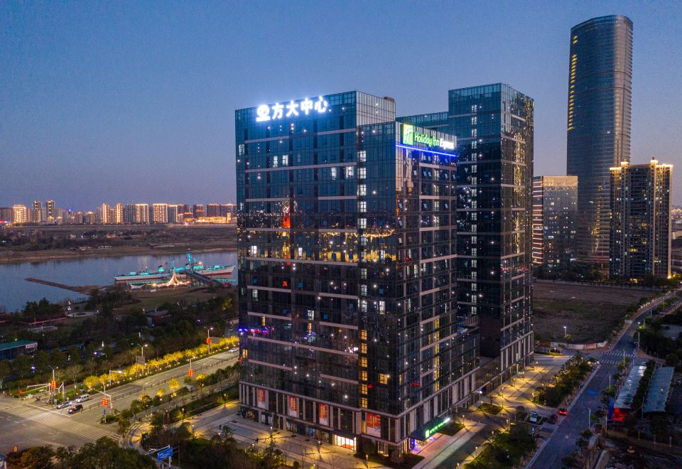 南昌方大智选假日酒店外景图