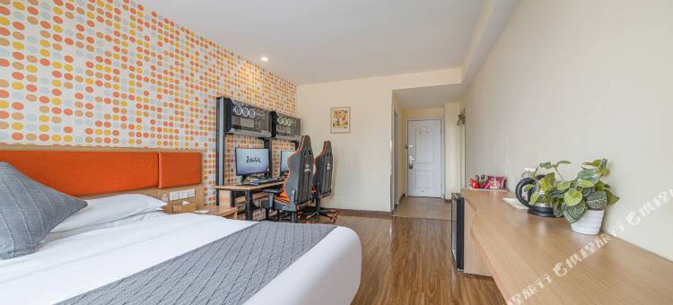 尖峰电竞酒店(两路口地铁站皇冠大扶梯店)图片