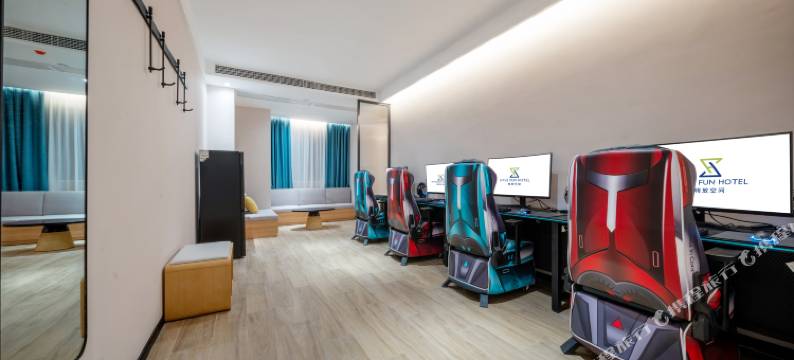 嗨放空间HAVEFUNSPACECENTER电竞酒店(淮河路步行街银泰中心店)图片