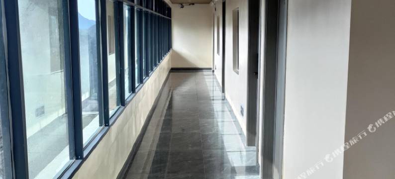 帅年发酒店图片