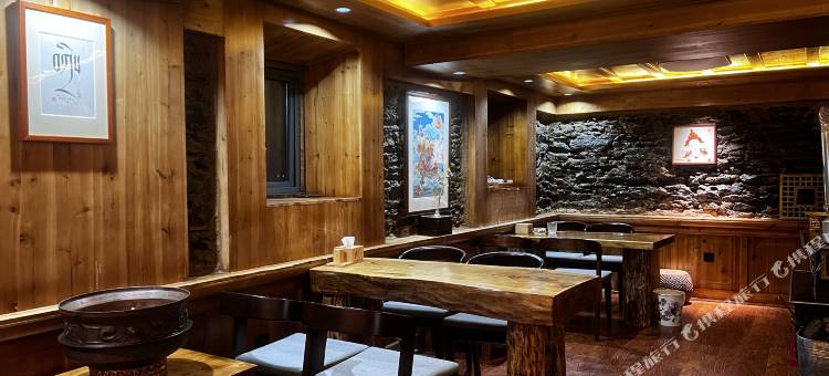 康定央仓星空民宿(塔公镇店)图片