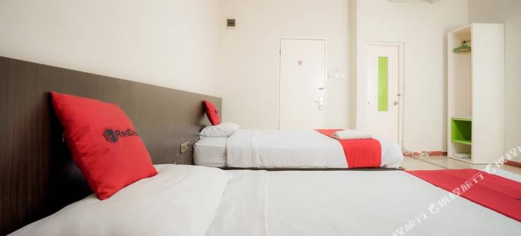 红多兹酒店-近佩德海滩(RedDoorz near Pantai Pede)图片