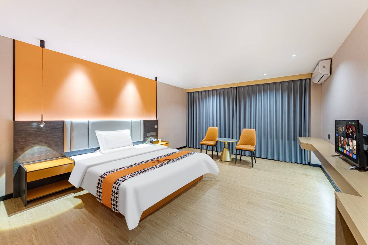 云湾国际酒店(广州白云火车站小坪地铁站店)