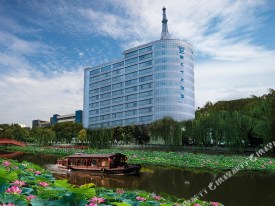 瑞贝卡大酒店(许昌曹魏古城胖东来时代广场店)