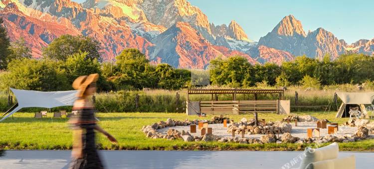 不晚里予·日照金山｜雪山全景度假酒店(白沙古镇店)图片