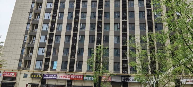 乐佳观影酒店(郑州奥体中心西地铁站汇泉西悦城店)图片