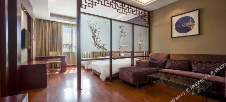 丽橙酒店·趣(武汉光谷广场杨家湾地铁站店)图片