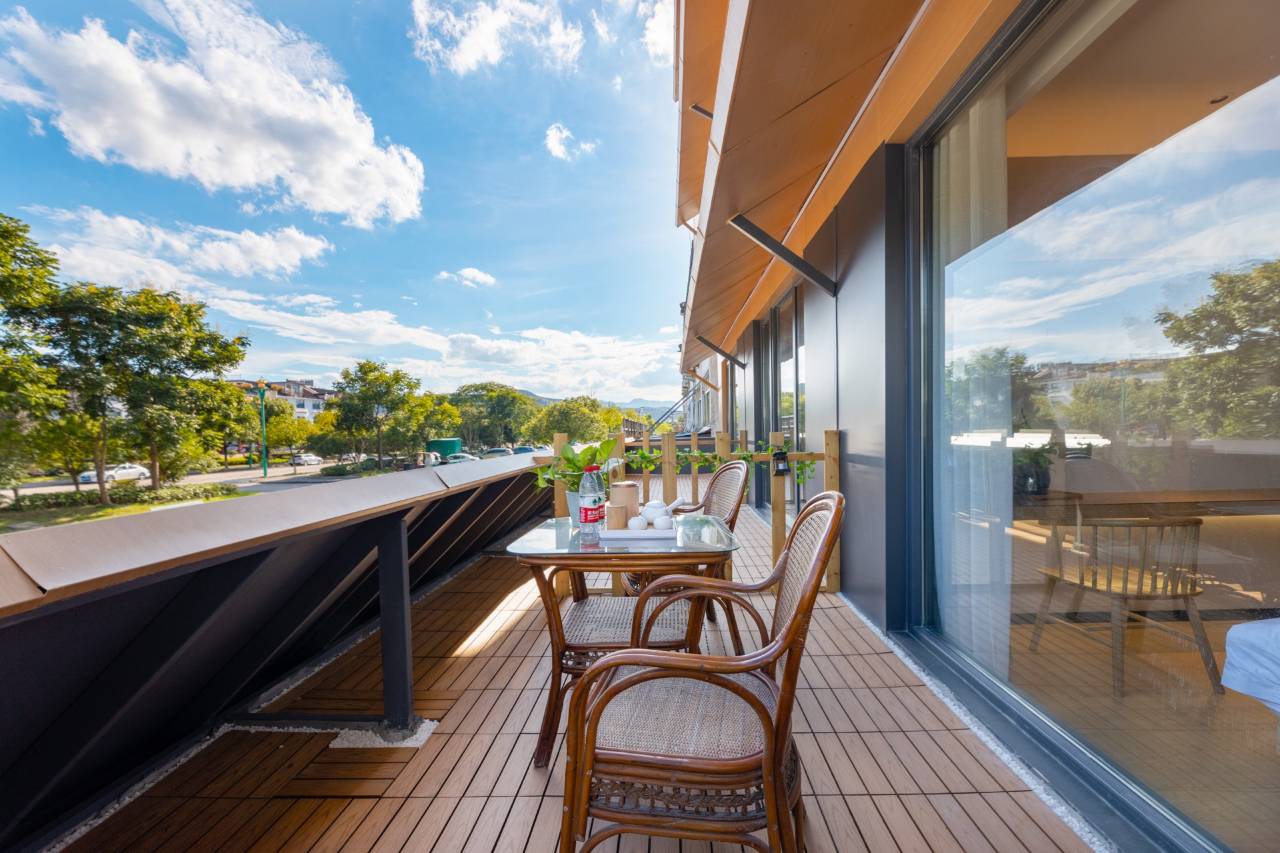 隐舍山居民宿(九华山游客中心换乘店)