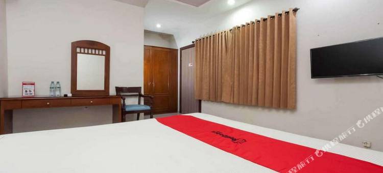 红多兹酒店@泗水邦利马苏迪曼(RedDoorz @ Panglima Sudirman)图片