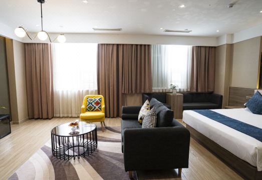 Pingyi Linyi gold and Silver Garden HotelHotel Overview