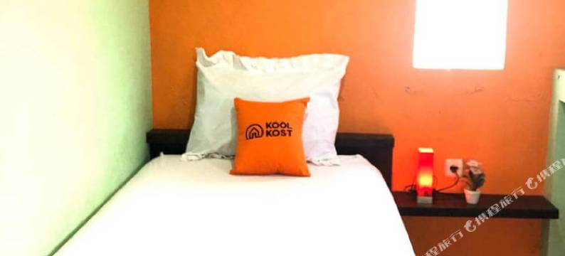 库尔科斯特伊斯兰酒店-近屯军岸广场2号(KoolKost Syariah Near Tunjungan Plaza 2)图片