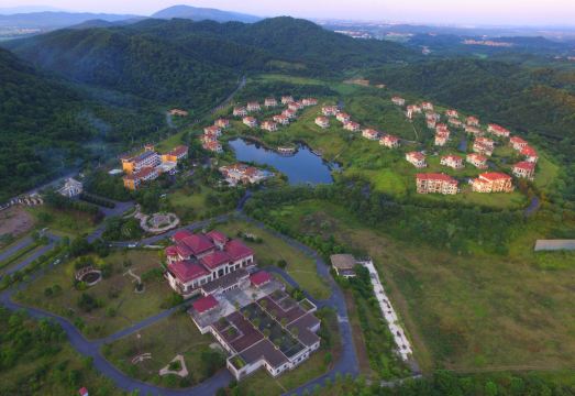 Fairy Lake Junheng Resort over view