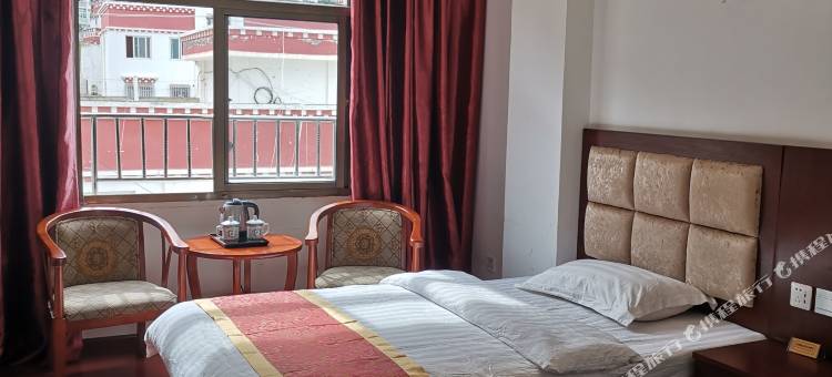 乡城卓美亚商务酒店图片