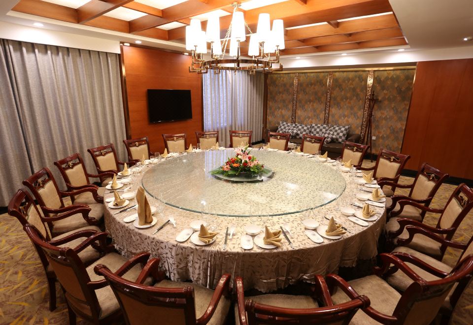 Donghu  Hotel Hotel Overview