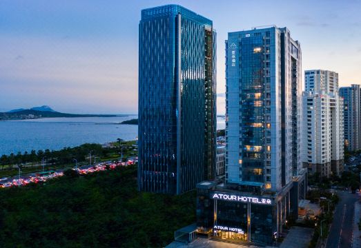 青岛金沙滩唐岛湾滨海公园亚朵酒店外景图