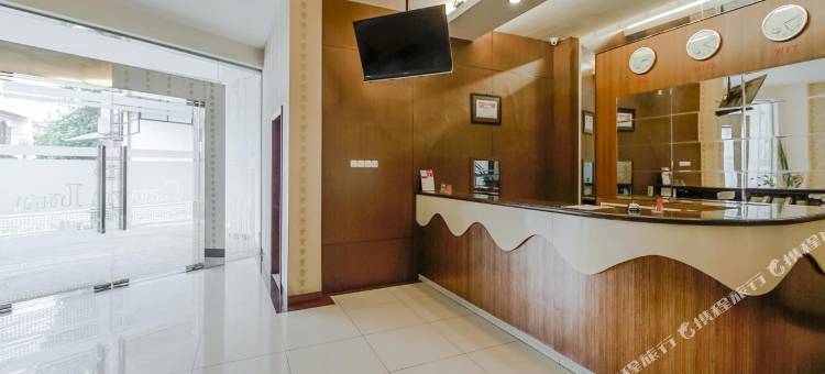 RedDoorz Plus @ Karebosi Area 2 Makassar图片