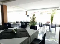 Embassy Hotel - 2 Sao
