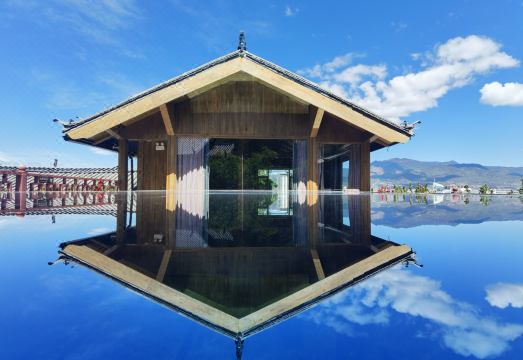 丽江古城伴山云府设计师轻奢美宿外景图