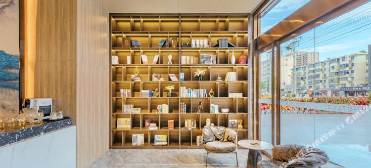 H水晶酒店(西安站地铁站店)图片