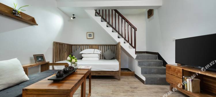 凤凰等李庭院客栈(古城东门店)图片