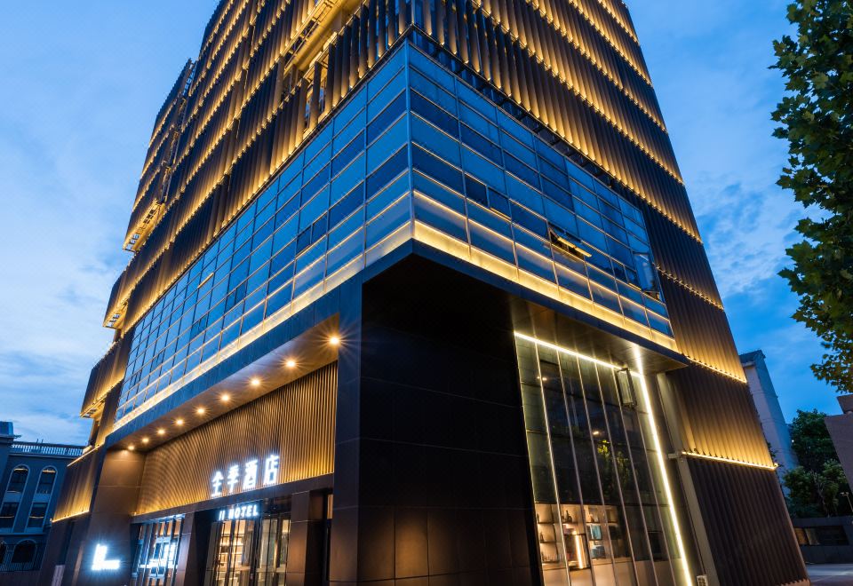  Hotel Overview