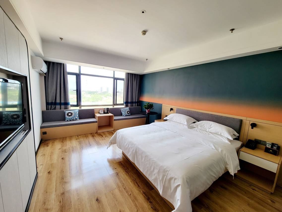 如家睿柏·云酒店(榆林定边枫隐店)