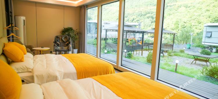 时间之外太空舱露营基地(太行山八泉峡店)图片