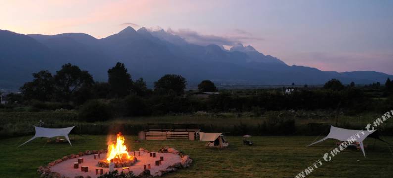 不晚里予·日照金山｜雪山全景度假酒店(白沙古镇店)图片