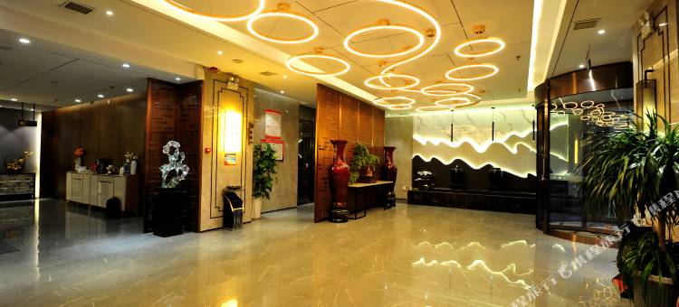 银成假日酒店(驻马店高铁西站店)图片