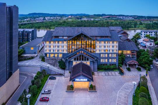 蓬安岷山丽呈酒店