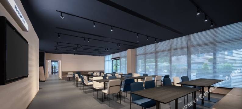 西安高新丈八四路地铁站轻居酒店图片