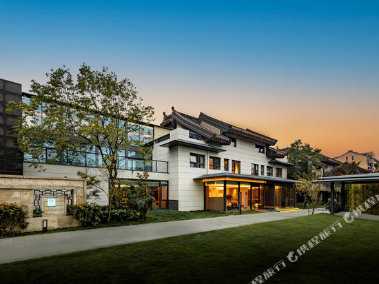 开封清明上河园鼓楼广场亚朵酒店