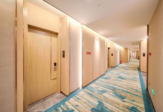 Vshaman hotel(chengdu railway station store) Hotel Overview