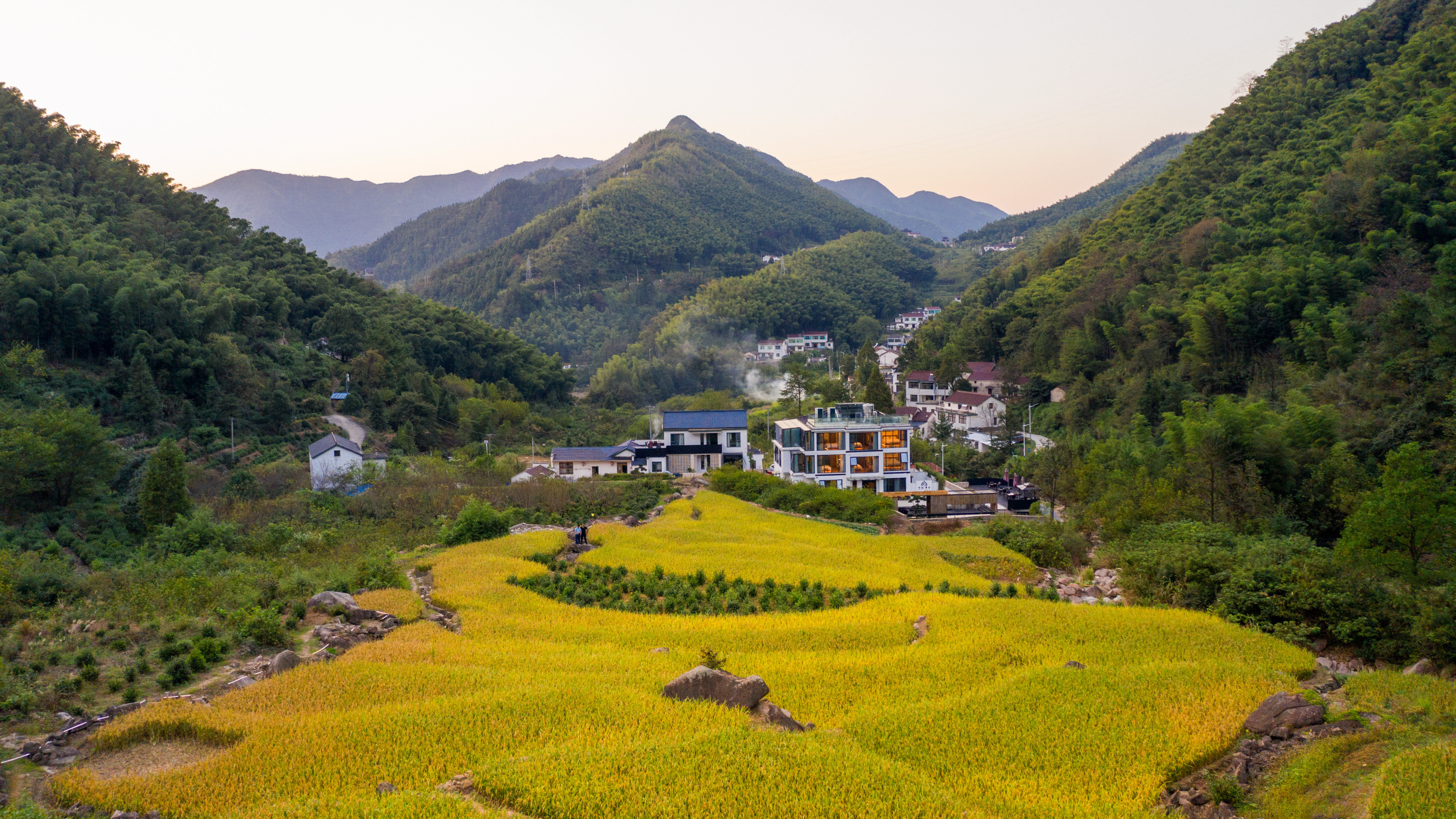 Banchu Qinggu Wei Hotel Over view